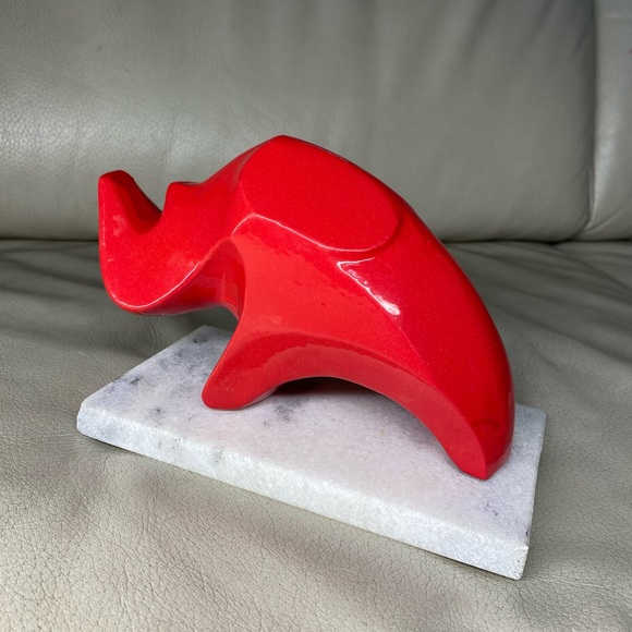 Red Rhino Sculpture on Marble top Made in India - Picture 7 of 8